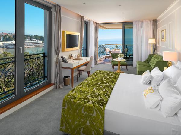 Hotel Villa Harmony : photo 2 de la chambre hébergement lit king-size supérieur en front de mer