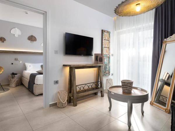 Elakati Luxury Boutique Hotel - Adults Only : photo 8 de la chambre suite junior de luxe avec balcon