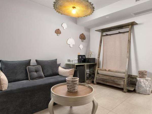 Elakati Luxury Boutique Hotel - Adults Only : photo 7 de la chambre suite junior de luxe avec balcon