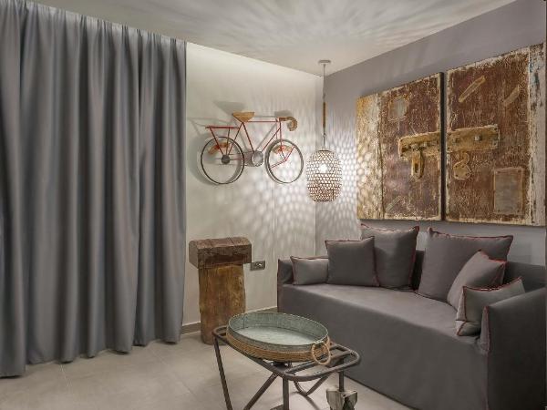 Elakati Luxury Boutique Hotel - Adults Only : photo 8 de la chambre suite lit queen-size avec bain à remous extérieur privé - iviskos