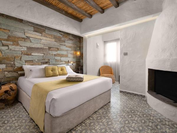 Elakati Luxury Boutique Hotel - Adults Only : photo 6 de la chambre suite lit king-size avec bain à remous extérieur privé - helios