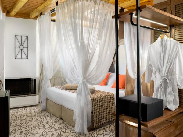 Elakati Luxury Boutique Hotel - Adults Only : photo 1 de la chambre hébergement double de luxe sans balcon - accessible aux personnes à mobilité réduite - elafos