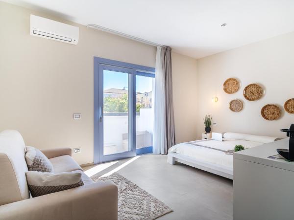 Enjoy Your Stay - Guest House - Olbia : photo 4 de la chambre chambre triple confort avec douche