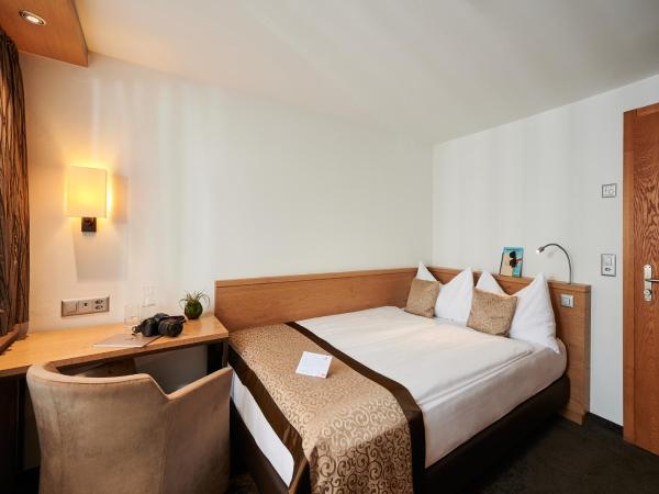 Hotel Ambiance : photo 2 de la chambre petite chambre double