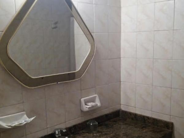 Crystal Hotel : photo 3 de la chambre appartement avec salle de bains commune