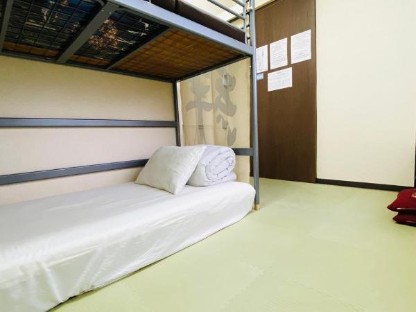 GUEST HOUSE B's FiveⅡ : photo 3 de la chambre chambre lits jumeaux avec salle de bains commune