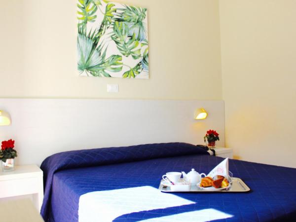 Hotel Fedora Rimini : photo 10 de la chambre chambre double avec terrasse