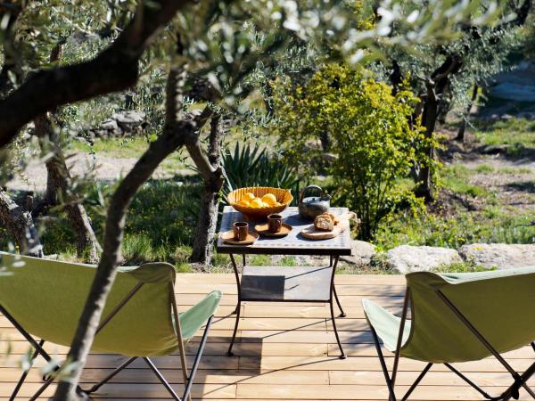 Les Milles Roches : photo 4 de la chambre chambre double ou lits jumeaux avec terrasse