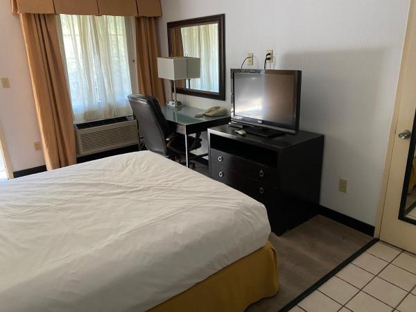 Hotel Silver Lake : photo 6 de la chambre chambre lit queen-size