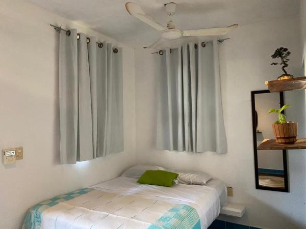 Shaka House : photo 1 de la chambre chambre double avec salle de bains privative