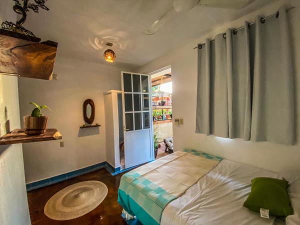 Shaka House : photo 3 de la chambre chambre double avec salle de bains privative
