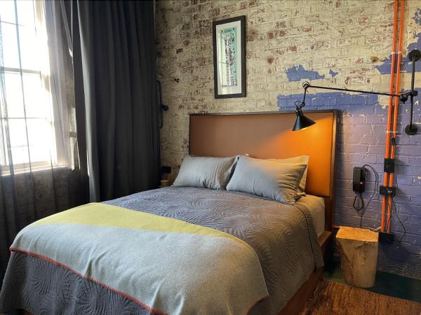 The Intrepid Hotel : photo 3 de la chambre suite lit queen-size