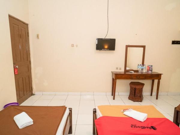 RedDoorz near Kampus 3 UTY Yogyakarta : photo 2 de la chambre chambre familiale