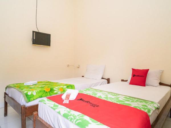 RedDoorz near Kampus 3 UTY Yogyakarta : photo 9 de la chambre chambre lits jumeaux