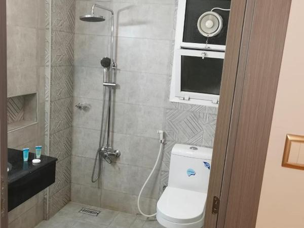 Al Ghubrah Plaza Hotel : photo 2 de la chambre suite deluxe