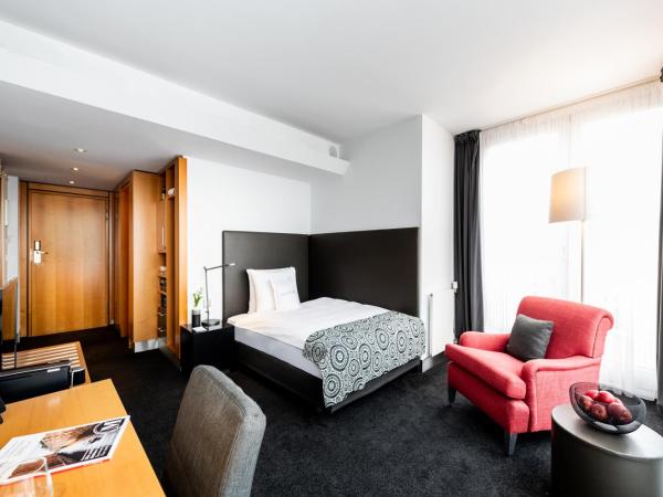 THE MADISON Hotel Hamburg : photo 1 de la chambre chambre standard lit queen-size