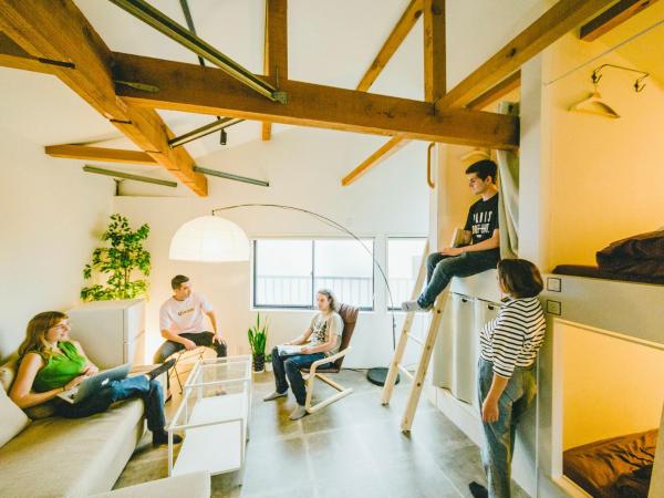 Hippo Hostel and Cafe Bar : photo 2 de la chambre lit simple dans dortoir mixte