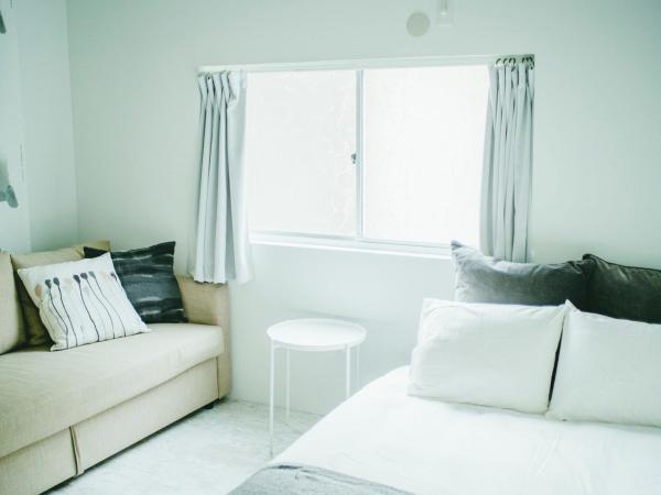 Hippo Hostel and Cafe Bar : photo 2 de la chambre chambre double avec lit d'appoint