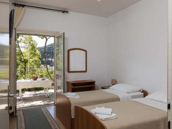 Begović Guest House : photo 7 de la chambre chambre lits jumeaux privée