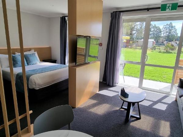 Hideaway of Rotorua : photo 1 de la chambre chambre familiale de luxe avec baignoire spa