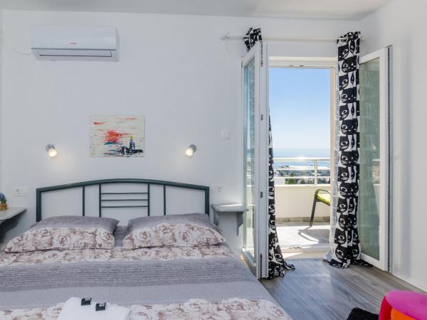 Guest House Nikolina : photo 4 de la chambre chambre double standard avec balcon - vue sur mer