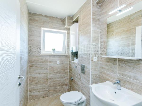 Guest House Nikolina : photo 7 de la chambre chambre double standard avec balcon - vue sur mer