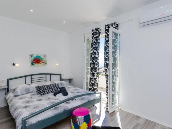 Guest House Nikolina : photo 3 de la chambre chambre double supérieure avec balcon - vue sur mer