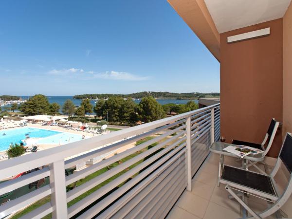 Hotel Molindrio Plava Laguna : photo 1 de la chambre chambre premium avec balcon et vue mer