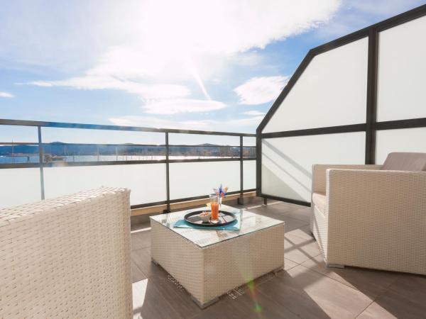 Hôtel Baptistin : photo 1 de la chambre chambre double privilège avec balcon - vue sur mer