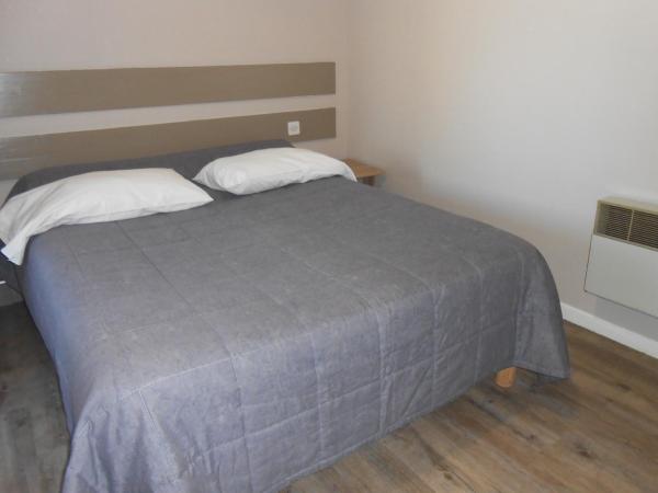 Hotel & Restaurant Hanoï Station : photo 4 de la chambre chambre double ou lits jumeaux avec salle de bains commune