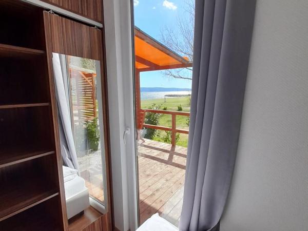 Mobile Homes Camp Galeb : photo 3 de la chambre relax comfort three-bedroom mobile with terrace, seaside
