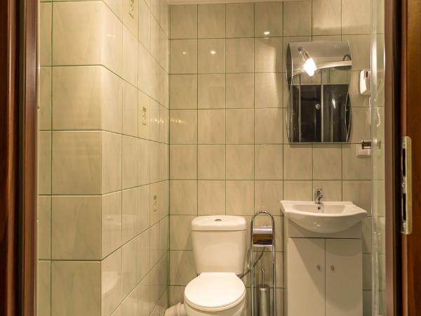 Magnat Inn & Sauna & Relax : photo 9 de la chambre chambre familiale avec 2 balcons