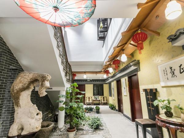 Suzhou Jade Snow Lodge : photo 9 de la chambre chambre lit king-size - vue sur rivière