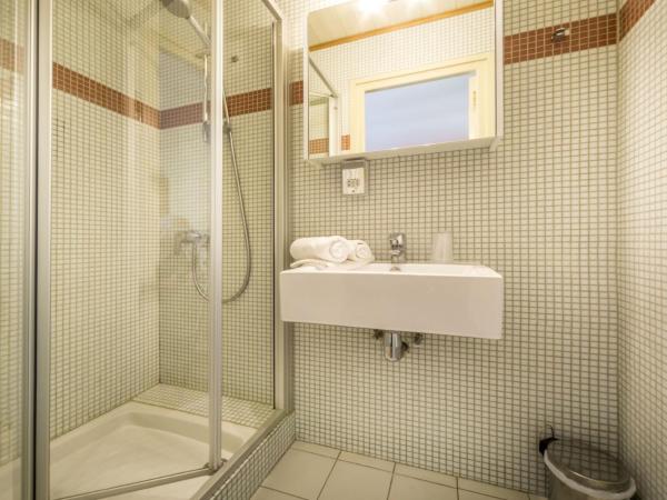 Hotel Rhodos Morzine : photo 10 de la chambre chambre quintuple (5 adultes)