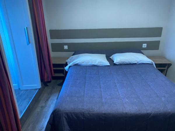 Hotel & Restaurant Hanoï Station : photo 7 de la chambre chambre double ou lits jumeaux avec salle de bains commune