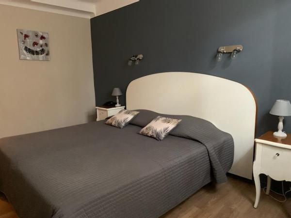 Le Castelet des Alpilles : photo 3 de la chambre chambre double standard avec baignoire