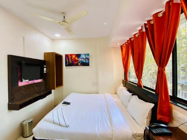 Deluxe Inn - Stay Near Kokilaben Dhirubhai Ambani Hospital : photo 2 de la chambre chambre double Économique