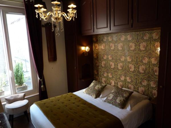 Hôtel Le Bretagne : photo 2 de la chambre petite chambre double - vue sur remparts