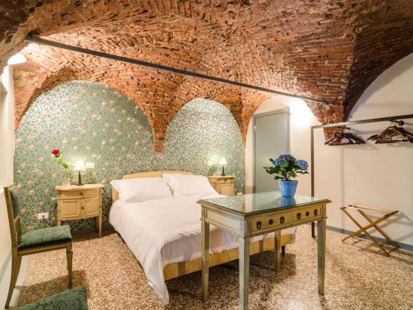 Ca' Monteggia Guest House : photo 8 de la chambre chambre double supérieure