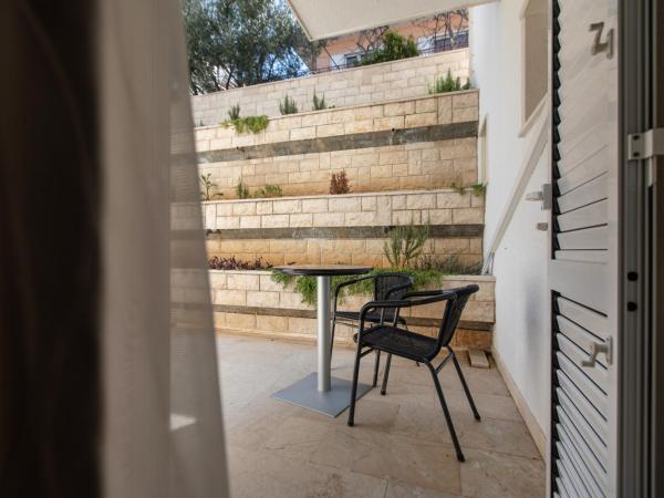 Hotel Buenavista Beach House Trogir : photo 8 de la chambre chambre lits jumeaux standard avec vue sur jardin