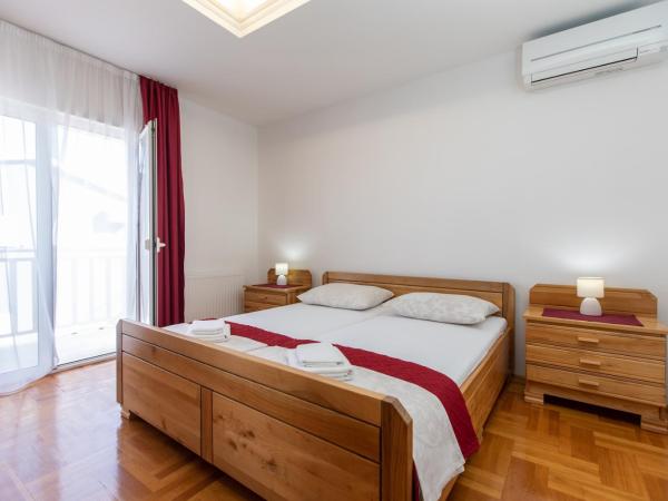 Hotel Buenavista Beach House Trogir : photo 2 de la chambre chambre double deluxe - vue latérale sur mer