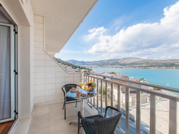 Hotel Buenavista Beach House Trogir : photo 4 de la chambre chambre lit king-size - vue sur mer