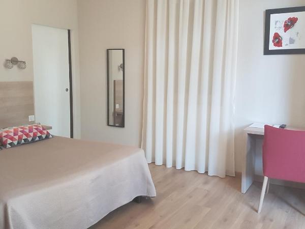 Le Castelet des Alpilles : photo 7 de la chambre chambre double supérieure avec terrasse ou balcon