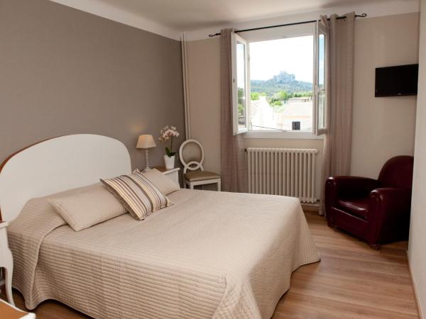Le Castelet des Alpilles : photo 4 de la chambre chambre double standard avec baignoire