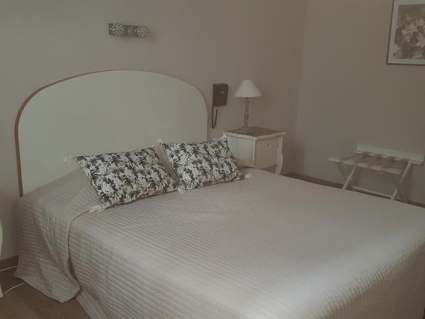 Le Castelet des Alpilles : photo 5 de la chambre chambre double standard avec baignoire