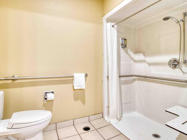 La Hacienda Inn : photo 4 de la chambre chambre de luxe avec 2 lits doubles - pour personnes à mobilité réduite - non-fumeurs