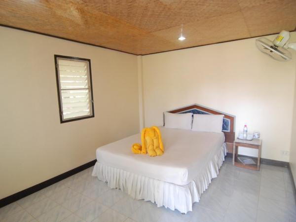Lanta Coral Beach Resort : photo 2 de la chambre bungalow double avec ventilateur