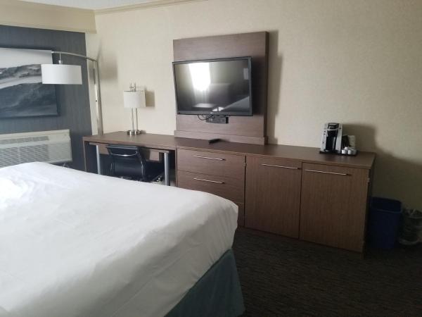 Holiday Inn Express Edmonton Downtown, an IHG Hotel : photo 2 de la chambre chambre king standard avec balcon