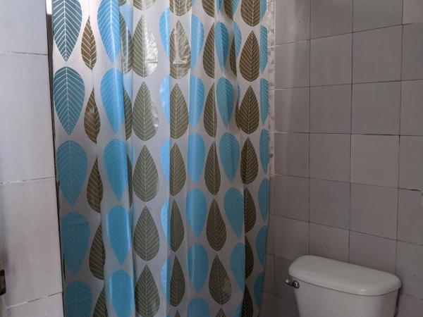 My Family In Monterrey - Hostel : photo 8 de la chambre chambre quadruple avec balcon