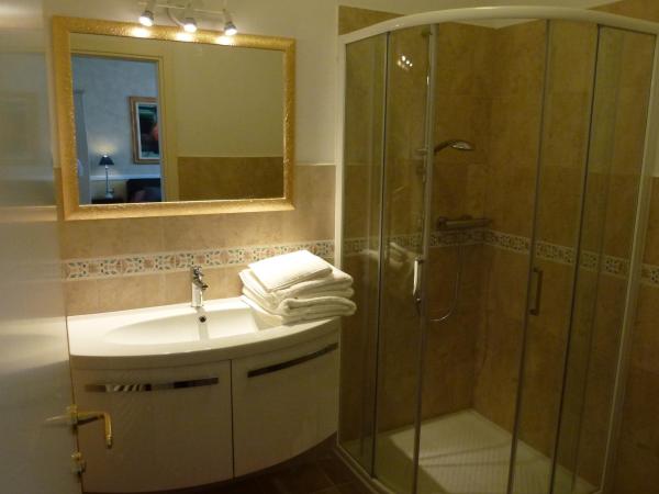 Lady Verona Residence : photo 1 de la chambre chambre double de luxe avec balcon - vue sur rivière